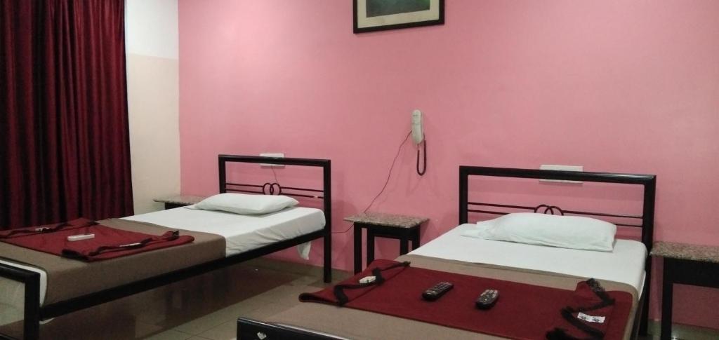 Двухместный (Deluxe Double Room without AC) отеля Deccan Comforts, Хайдарабад