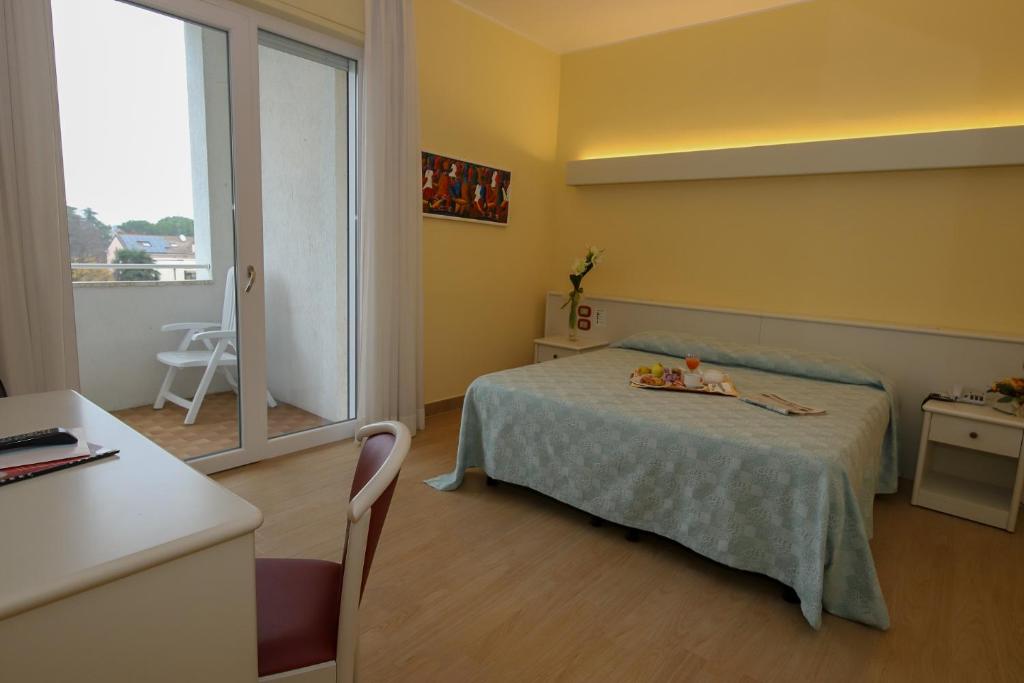 Двухместный (Двухместный номер с 1 кроватью или 2 отдельными кроватями и балконом) отеля Hotel Terme Vena D'Oro, Абано-Терме