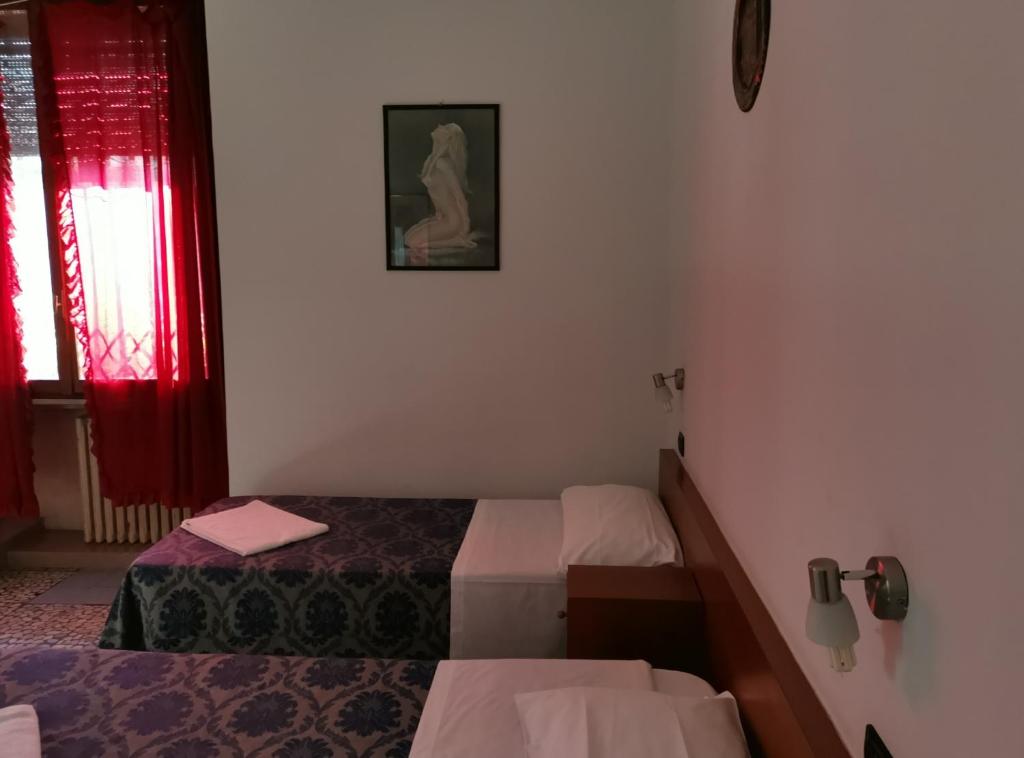 Двухместный (Двухместный номер с 1 кроватью и общей ванной комнатой) гостевого дома Guest House Central Station, Милан