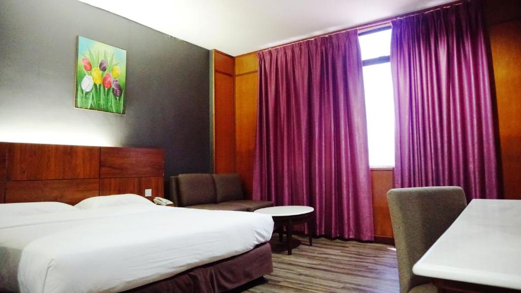 Двухместный (Улучшенный номер с кроватью размера «queen-size») курортного отеля Langgura Baron Resort, Лангкави