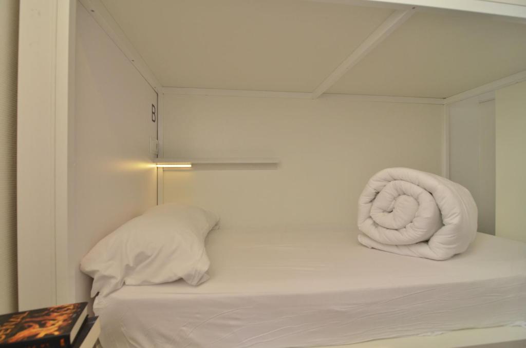 Двухместный (Двухместный номер эконом-класса с 1 кроватью и общей ванной комнатой) хостела Far Home Bernabeu, Мадрид
