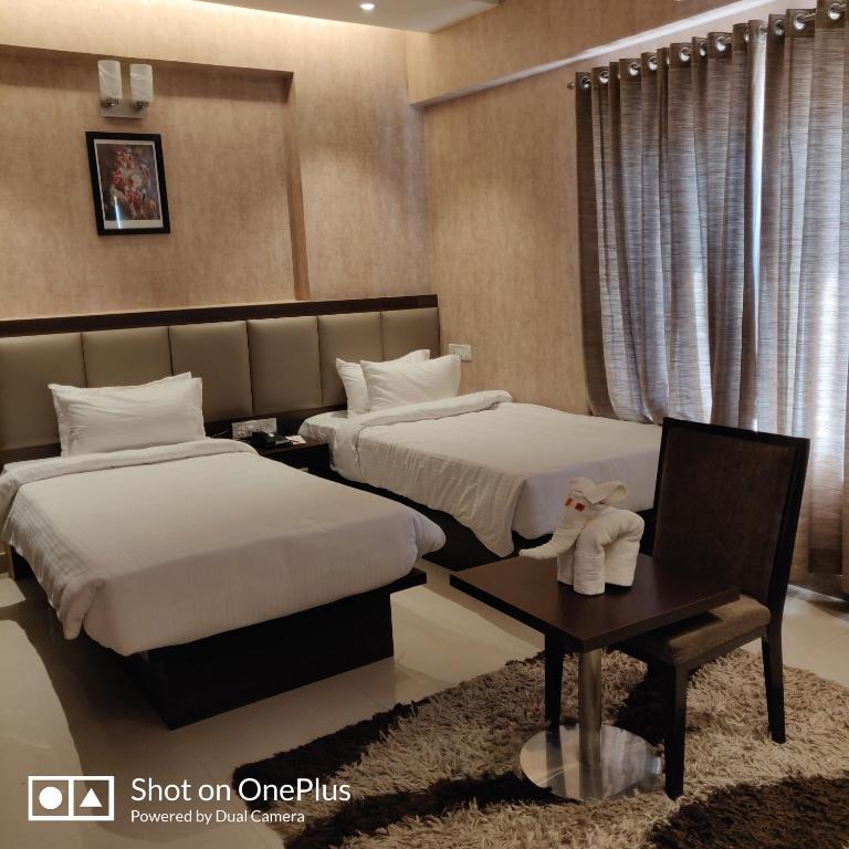 Двухместный (Улучшенный двухместный номер с 2 отдельными кроватями) отеля iWE Suites by Pathtrails, Бангалор