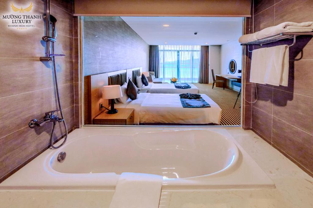 Двухместный (Двухместный номер Делюкс с 2 отдельными кроватями и видом на море) отеля Muong Thanh Luxury Khanh Hoa, Нячанг