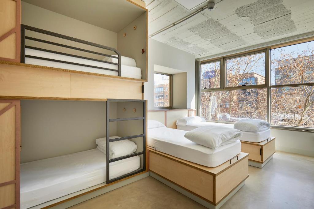 Номер (Кровать в общем 4-местном номере для мужчин и женщин) хостела Unite Hostel Barcelona, Барселона
