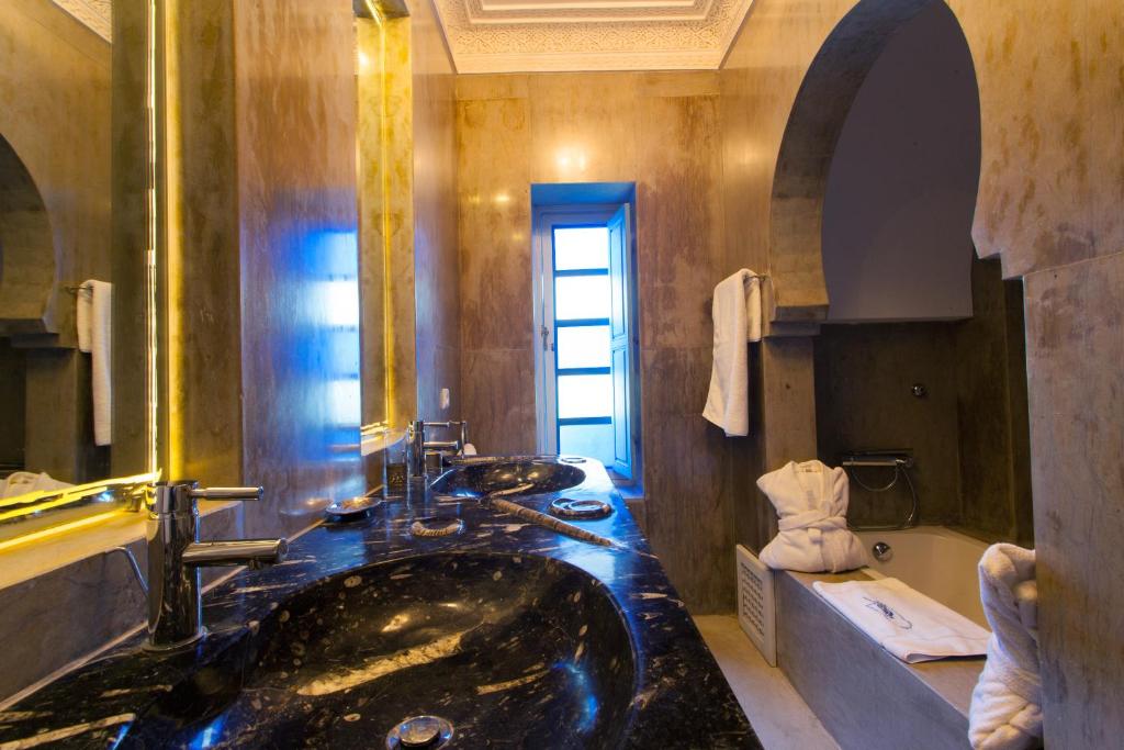 Сьюит (Улучшенный люкс), Riad Le Perroquet Bleu Suites & Spa