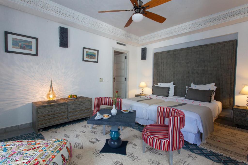 Трехместный (Улучшенный трехместный номер), Riad Le Perroquet Bleu Suites & Spa