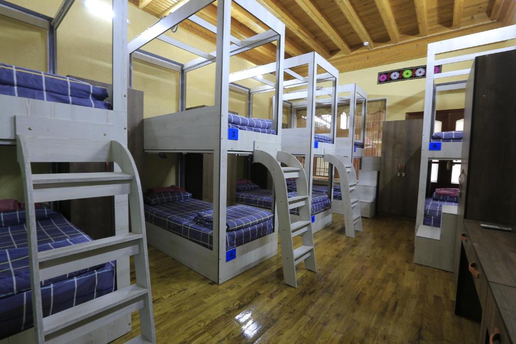 Номер (Кровать в общем номере для мужчин и женщин с 10 кроватями) хостела Yellow Hostel Dushanbe, Душанбе