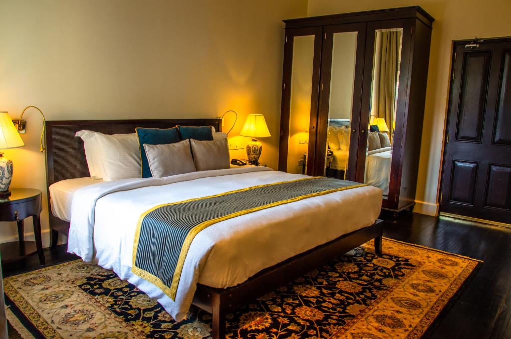Сьюит (Люкс Emperor с кроватью размера «king-size») отеля Galle Face Hotel, Коломбо