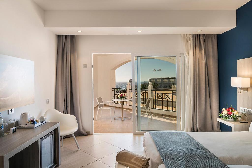 Двухместный (Двухместный номер с 1 кроватью или 2 отдельными кроватями и боковым видом на море) курортного отеля Royal Palm Resort & Spa - Adults Only, Пуэрто-дель-Росарио