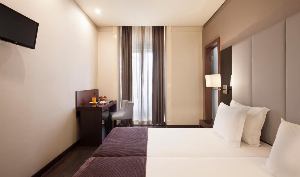 Двухместный (Улучшенный двухместный номер с 2 отдельными кроватями) отеля TURIM Restauradores Hotel, Лиссабон