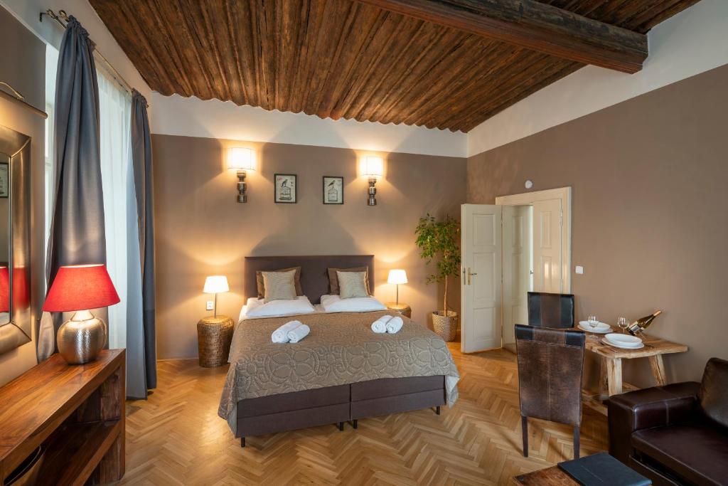 Апартаменты (Special offer: Studio Apartment with e-Scooters or Bike Tours), Old Town - Aparthotel Michalska