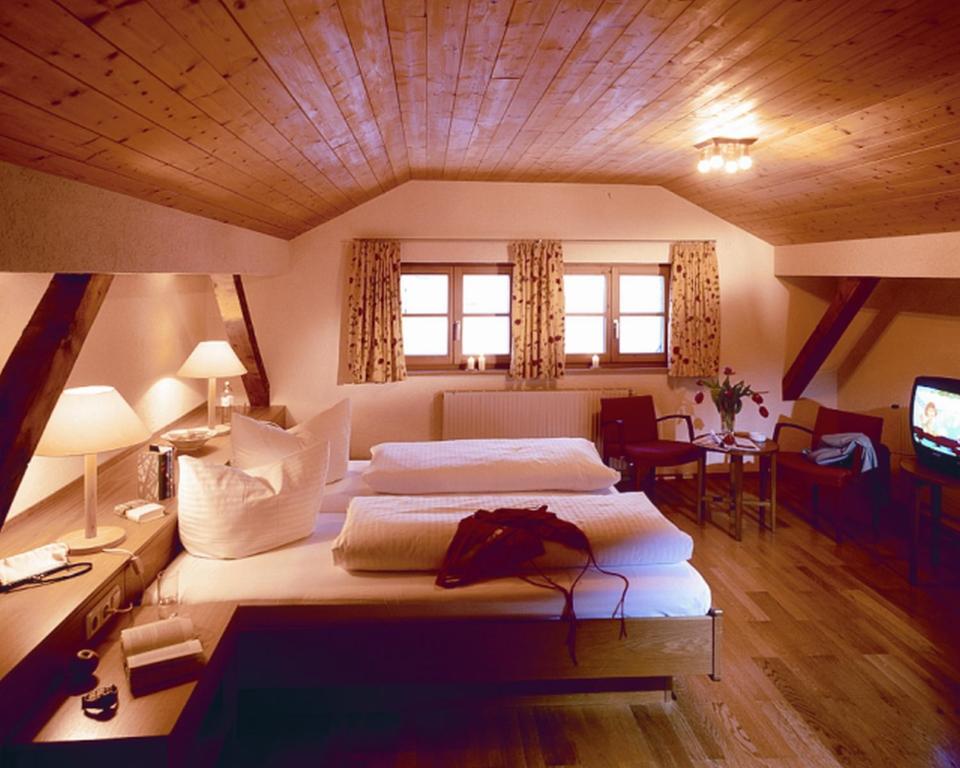 Двухместный (Улучшенный двухместный номер с 1 кроватью) отеля Adler Damüls Gasthof Hotel, Шварценберг