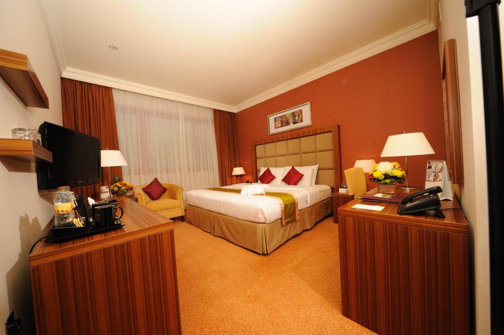 Двухместный (Номер «Премиум» с кроватью размера «king-size») отеля City Seasons Al Hamra Hotel, Абу-Даби
