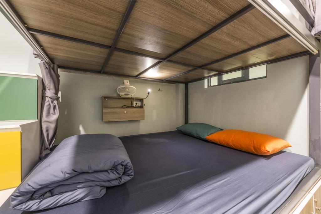 Номер (Двуспальная кровать в общем номере для мужчин и женщин) хостела Happy Feet Hostel, Ханой
