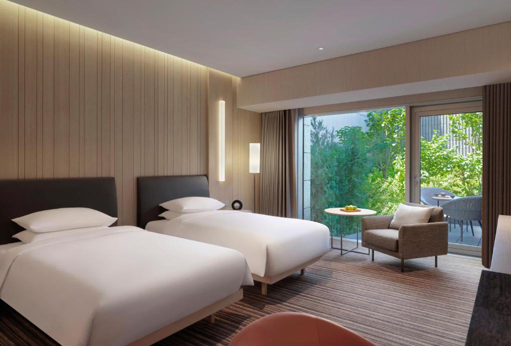 Двухместный (Номер с 2 односпальными кроватями и террасой) отеля Hyatt Regency Beijing Wangjing, Пекин