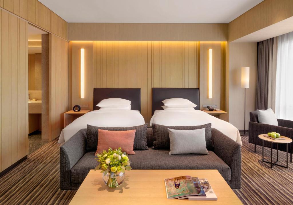 Трехместный (Номер Делюкс с 2 отдельными кроватями) отеля Hyatt Regency Beijing Wangjing, Пекин