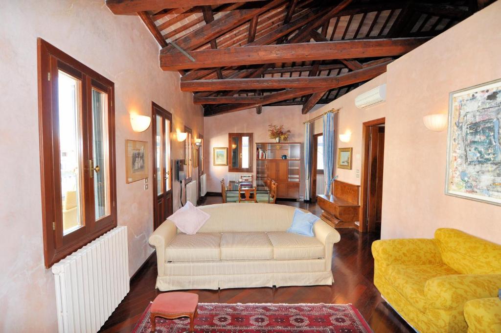 Апартаменты (Апартаменты Dimora Tintoretto с 2 спальнями и террасой) апартамента Casa Dei Pittori Venice Apartments, Венеция