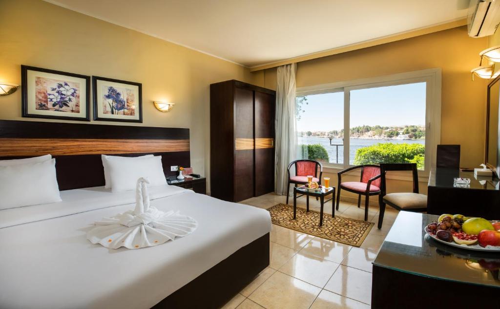 Двухместный (Номер Делюкс с видом на Нил) курортного отеля Pyramisa Isis Corniche Aswan Resort, Асуан