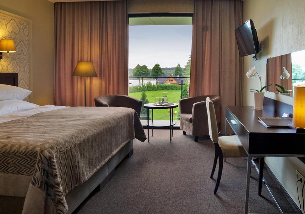 Двухместный (Двухместный номер с 1 кроватью или 2 отдельными кроватями, вид на озеро, предоставляется доступ в спа-центр) отеля Margis, Тракай