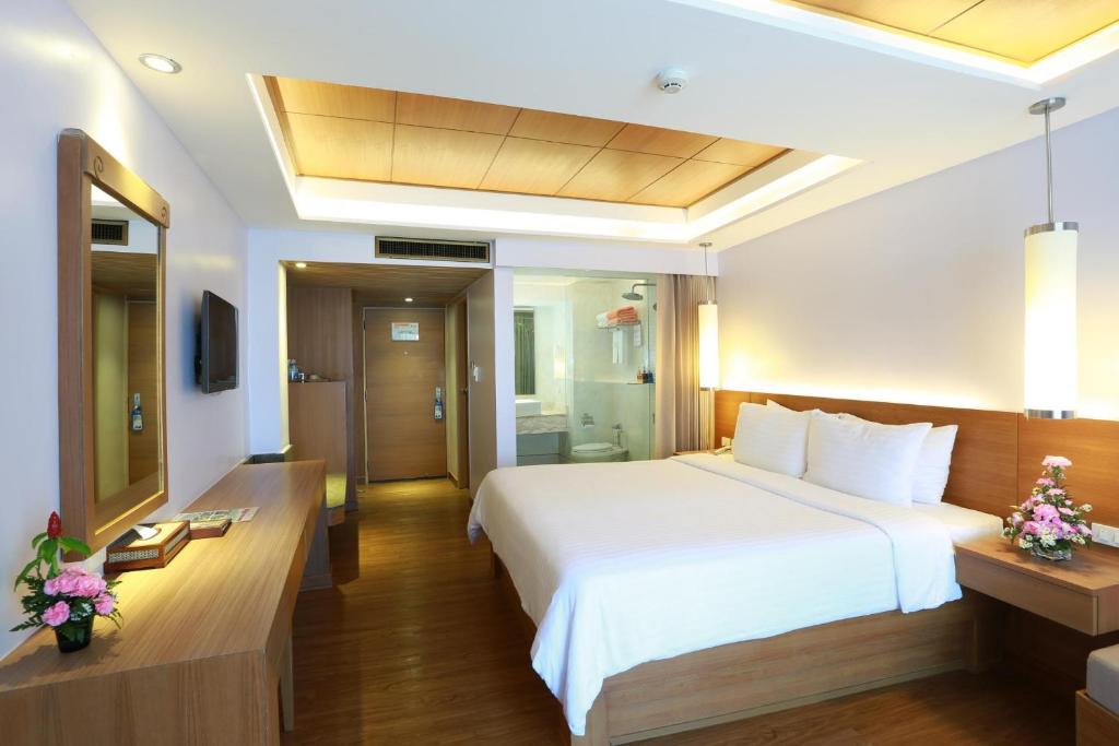 Двухместный (Двухместный номер Делюкс с 1 кроватью или 2 отдельными кроватями) курортного отеля Beyond Resort Karon, Пхукет