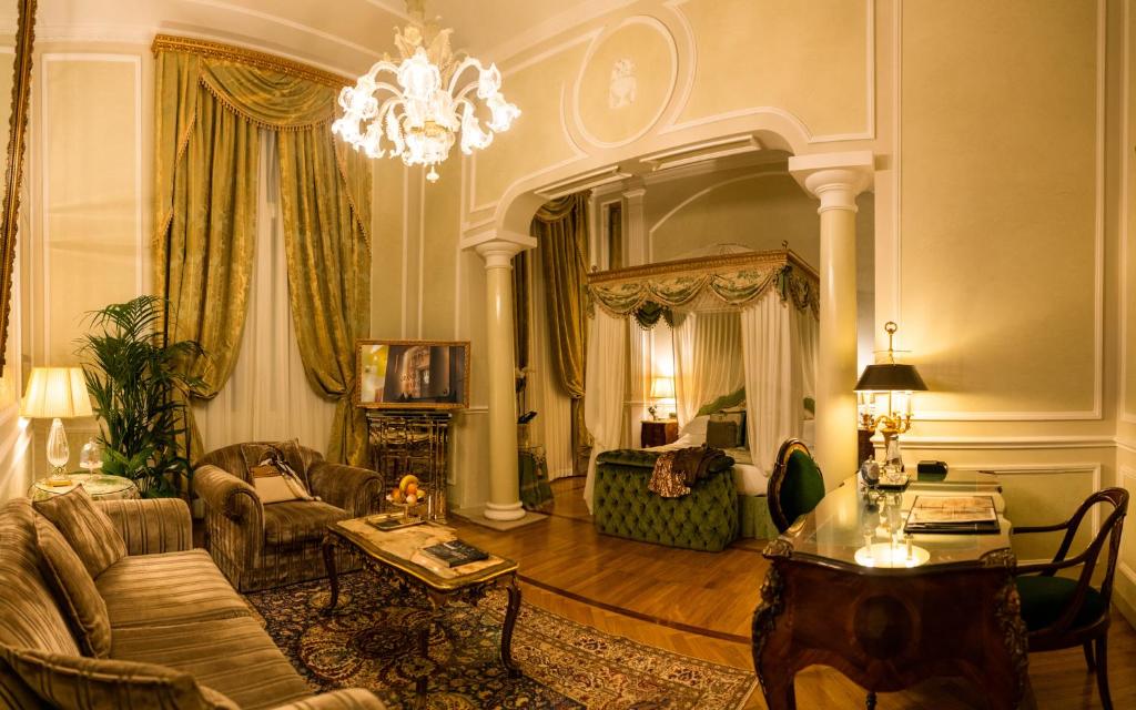 Сьюит (Полулюкс) отеля Grand Hotel Majestic gia' Baglioni, Болонья