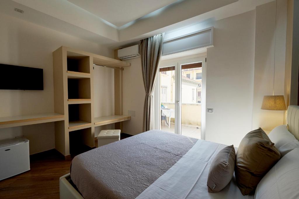 Двухместный (Двухместный номер с 1 кроватью и балконом) отеля 360 Hospitality, Салерно