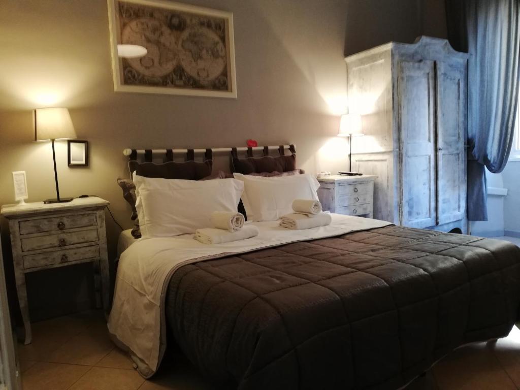 Двухместный (Двухместный номер с 1 кроватью или 2 отдельными кроватями и собственной ванной комнатой) гостевого дома Relais Independenza, Рим