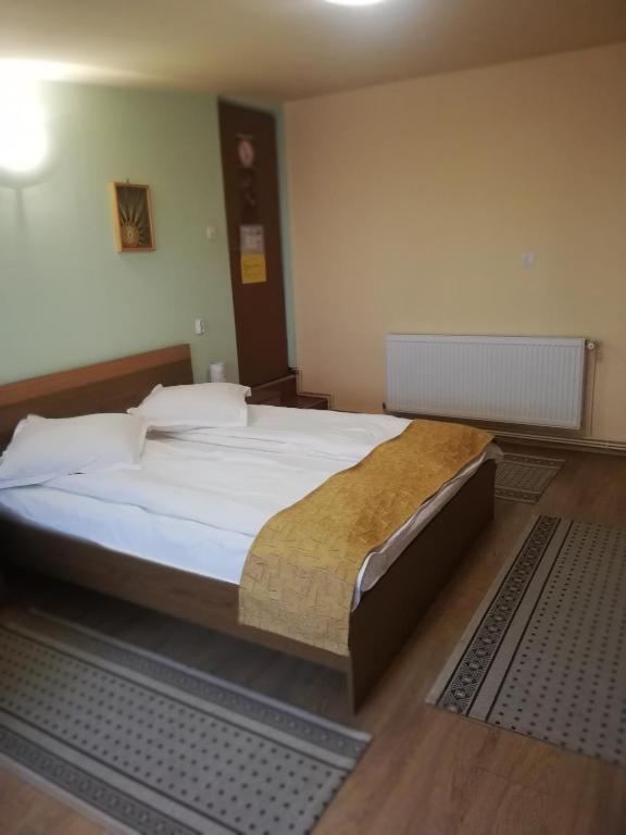 Двухместный (Двухместный номер с двуспальной кроватью и дополнительной кроватью) гостевого дома Casa Soare, Сигишоара