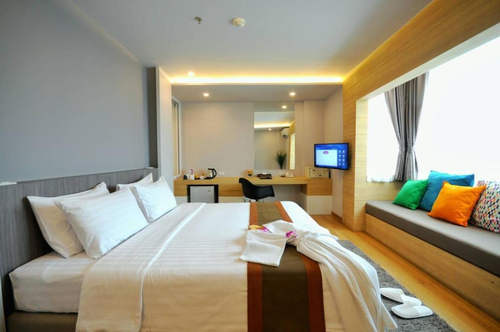 Двухместный (Двухместный номер Делюкс с 1 кроватью или 2 отдельными кроватями) отеля TK Palace Hotel & Convention, Бангкок
