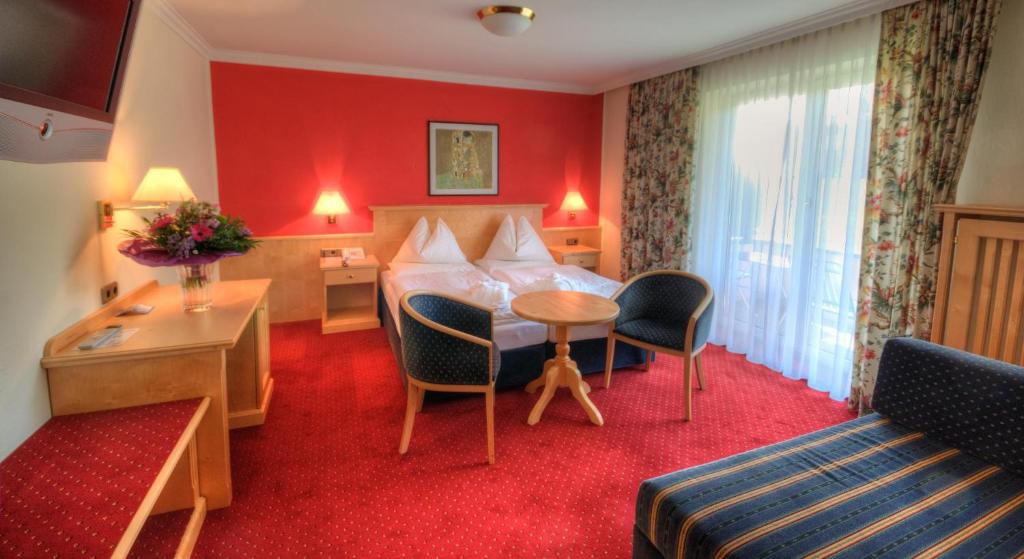 Двухместный (Классический двухместный номер с 1 кроватью) отеля Hotel Alpina - Thermenhotels Gastein, Бад-Хофгаштайн