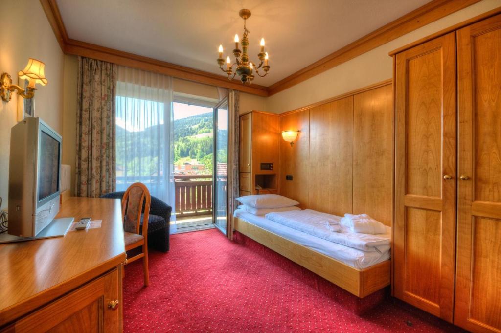 Одноместный (Одноместный номер с балконом) отеля Hotel Alpina - Thermenhotels Gastein, Бад-Хофгаштайн
