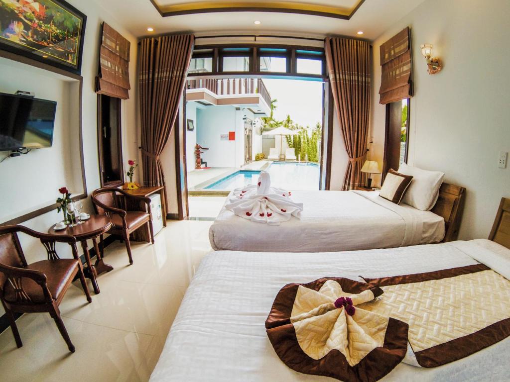 Двухместный (Улучшенный двухместный номер с 1 кроватью или 2 отдельными кроватями, вид на бассейн) виллы Cam Thanh Village Villas, Хойан