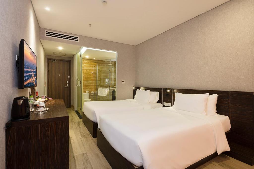 Двухместный (Двухместный номер с 1 кроватью с видом на море) отеля EMERALD BAY HOTEL & SPA, Нячанг