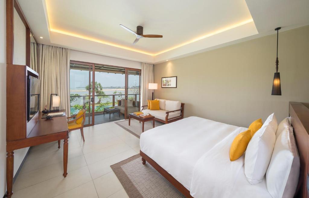 Двухместный (Номер Делюкс с видом на лагуну) курортного отеля Anantara Kalutara Resort, Калутара