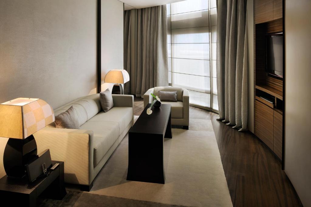 Двухместный (Classic Room with AED 200 Hotel Credit) отеля Armani Hotel Dubai, Дубай