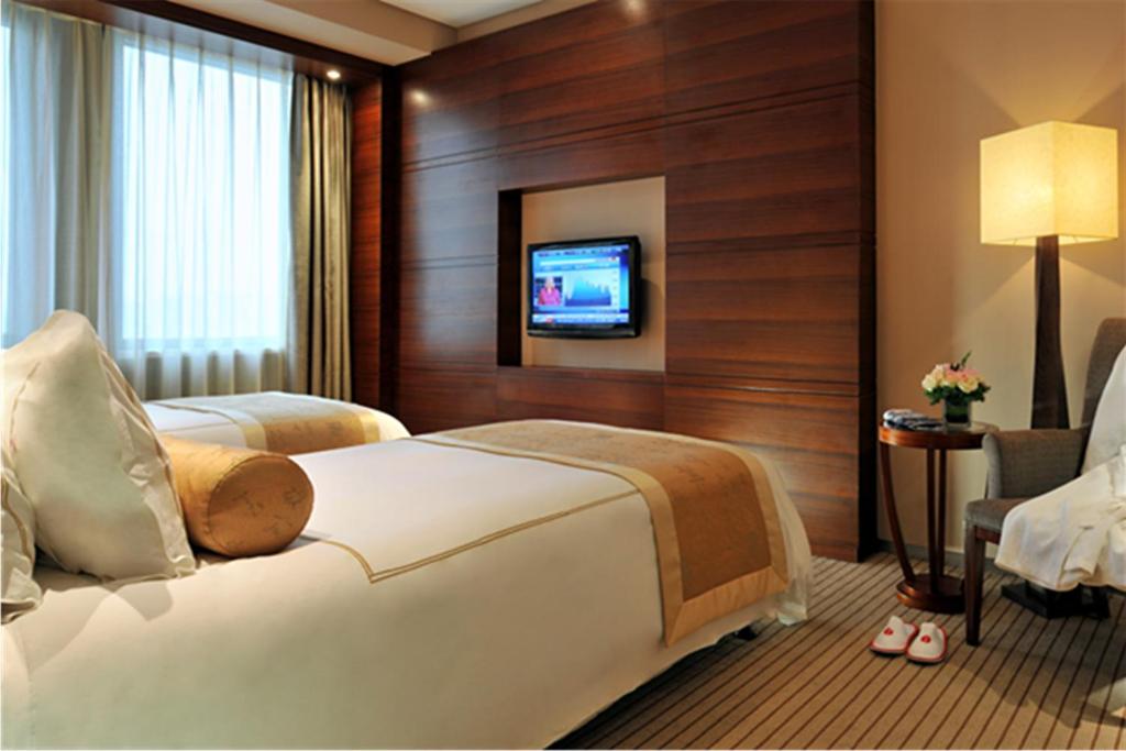 Двухместный (Двухместный номер с 2 отдельными кроватями - Для некурящих) отеля Ramada Plaza Shanghai Caohejing Hotel, Шанхай