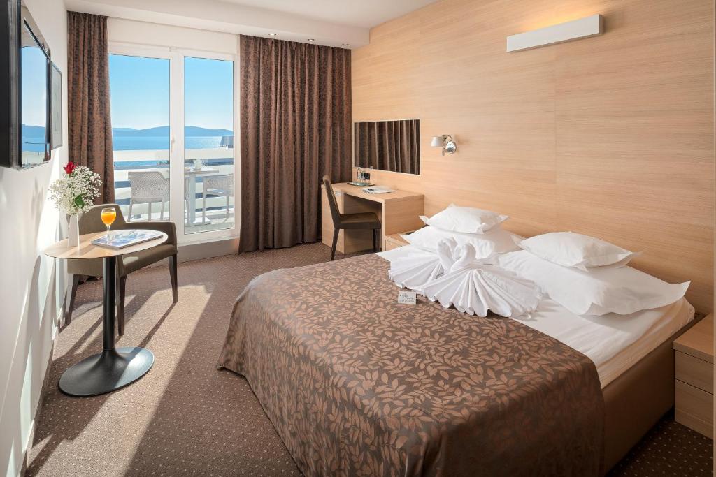 Двухместный (Двухместный номер с 1 кроватью или 2 отдельными кроватями и видом на море) отеля Hotel Olympia, Водице