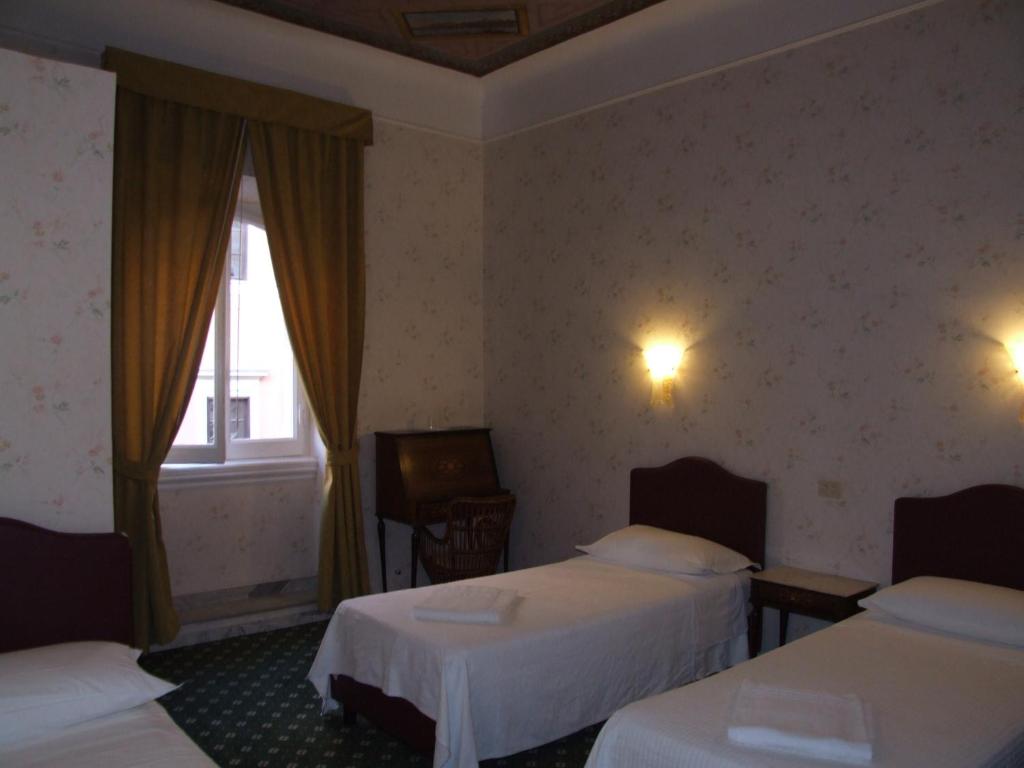 Четырехместный (Четырехместный номер) отеля Hotel Texas, Рим