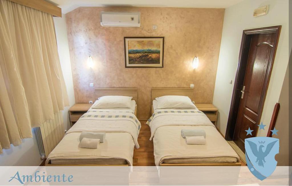 Двухместный (Двухместный номер с 2 отдельными кроватями) отеля Hotel Ambiente, Подгорица
