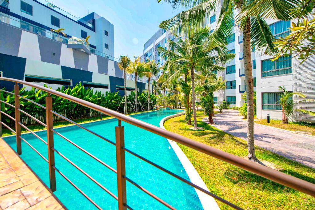 Апартаменты (Эксклюзивный люкс с 2 спальнями - Вид на бассейн) апартамента Arcadia Beach Resort Pattaya, Паттайя