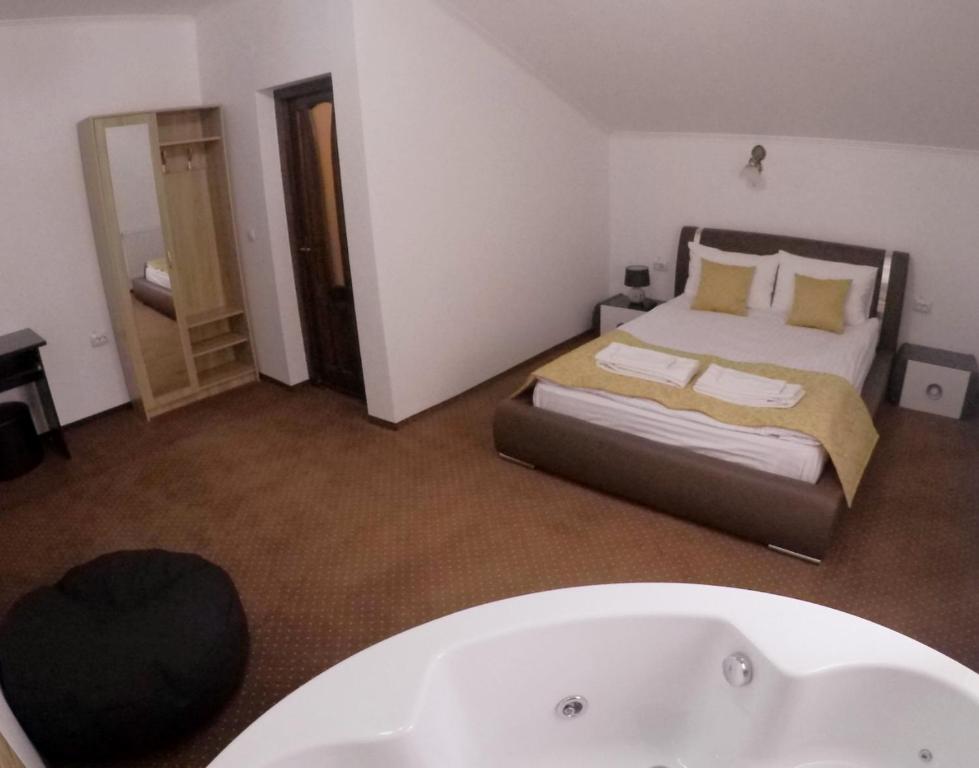 Двухместный (Двухместный номер с 1 кроватью и гидромассажной ванной) загородного отеля Casa Someseana, Сату-Маре