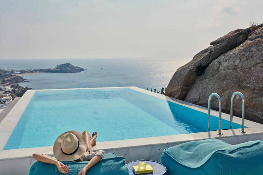 Трехместный (Номер «Уединенный горизонт» с собственным бассейном) отеля Myconian Ambassador Relais & Chateaux, Платис Ялос, Эгейские острова