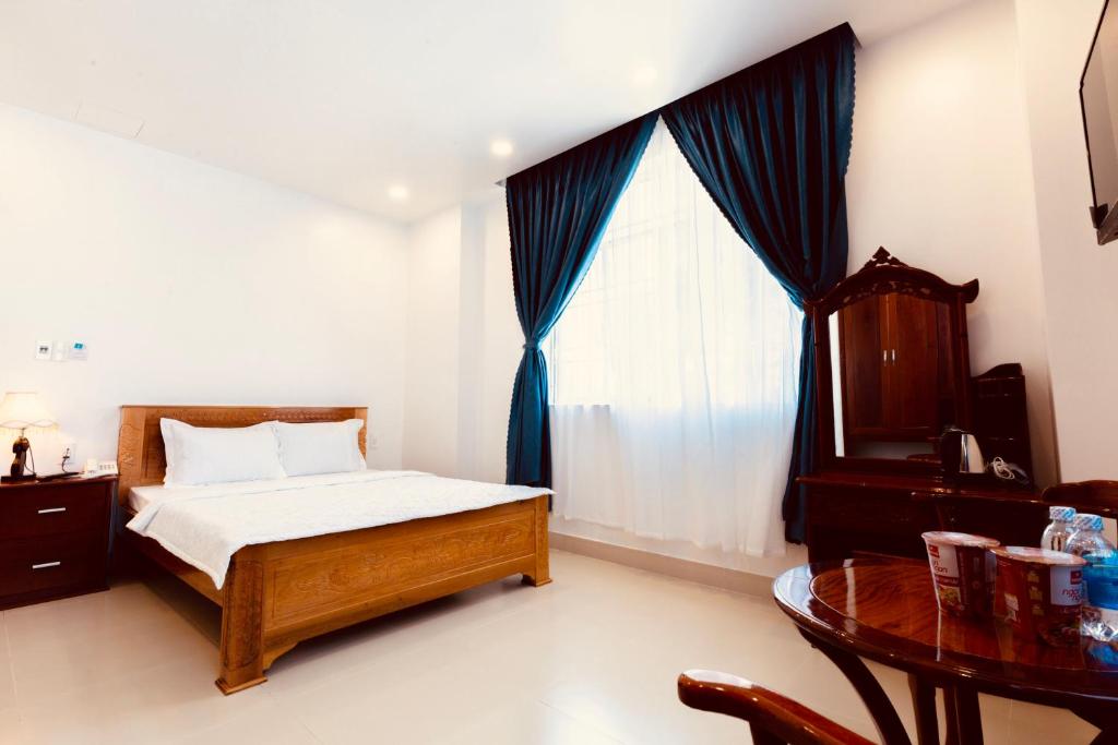 Двухместный (Двухместный номер с 1 кроватью) отеля Khách sạn Tuyết Hiển, Дуонг-Донг
