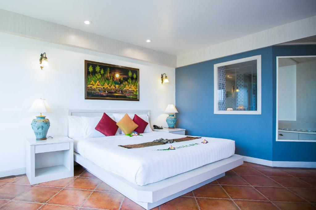 Двухместный (Двухместный номер Делюкс с 1 кроватью или 2 отдельными кроватями, доступ к бассейну) курортного отеля Karon Sea Sands Resort & Spa, Пхукет