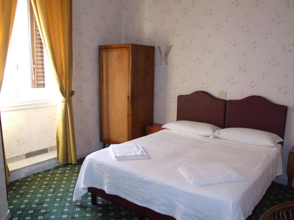 Двухместный (Двухместный номер с 1 кроватью или 2 отдельными кроватями) отеля Hotel Texas, Рим