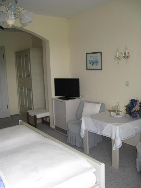 Двухместный (Двухместный номер с основными удобствами и 1 кроватью) гостевого дома Pension Schlömmer, Санкт-Гильген