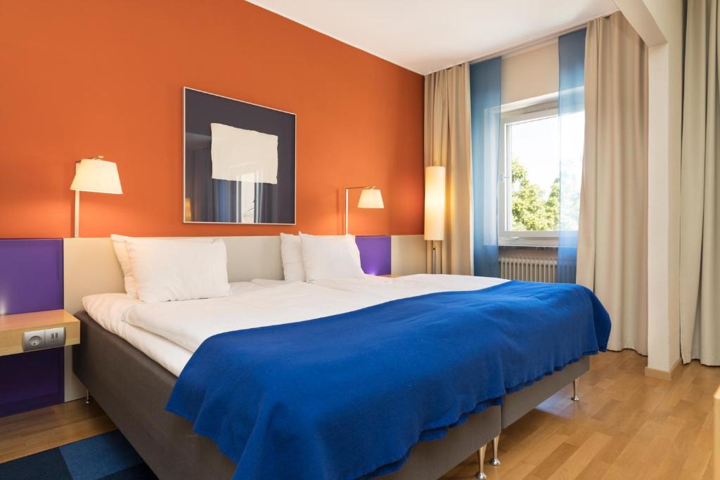 Двухместный (Улучшенный двухместный номер с 2 отдельными кроватями) отеля Hotel President, Норчёпинг