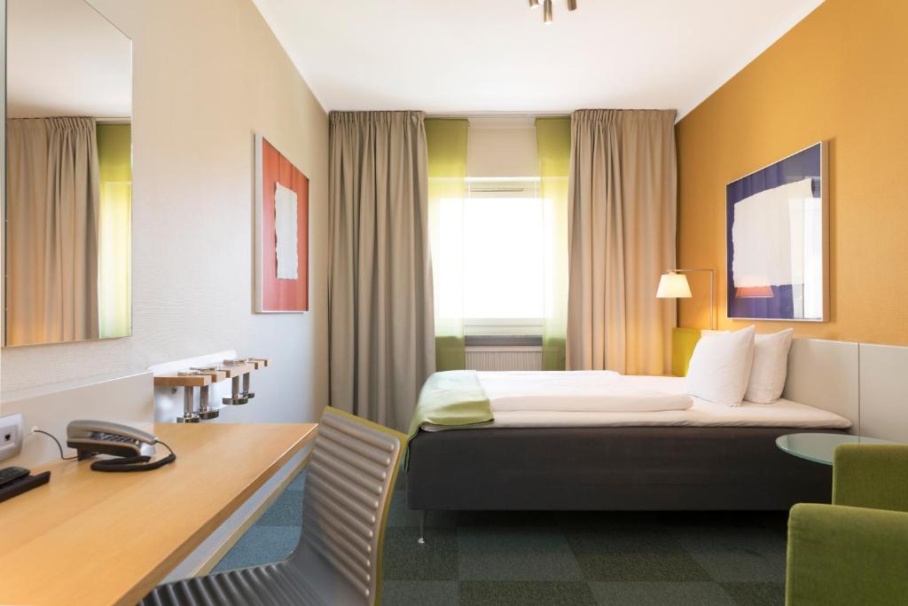 Двухместный (Standard Room (140 cm bed)) отеля Hotel President, Норчёпинг
