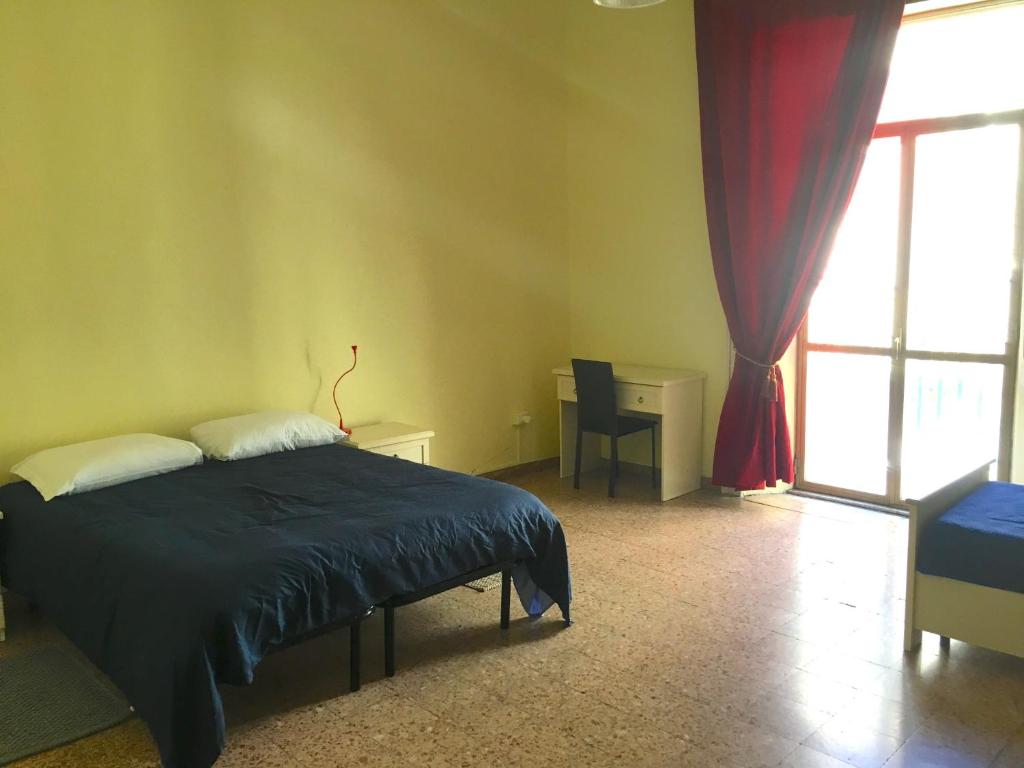 Двухместный (Двухместный номер с 1 кроватью и собственной ванной комнатой вне номера) хостела 6 Small Rooms, Неаполь