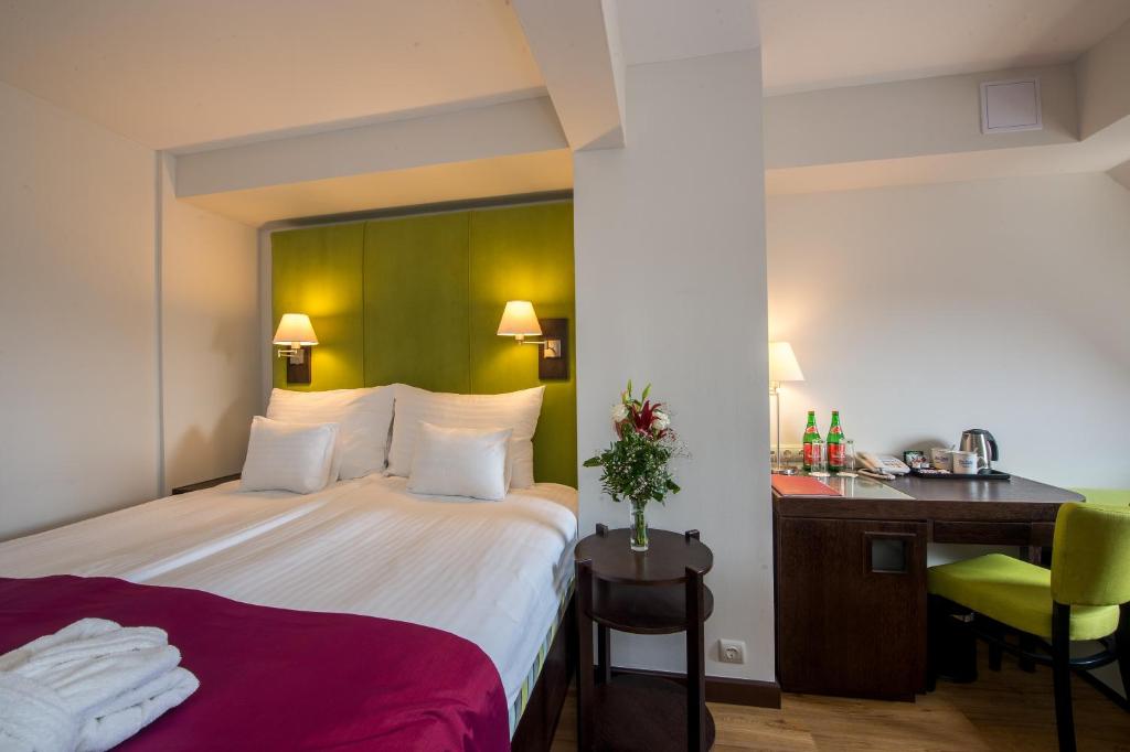 Двухместный (Двухместный номер «Комфорт» с 1 кроватью + дополнительная кровать) отеля The Three Corners Hotel Art Superior, Будапешт